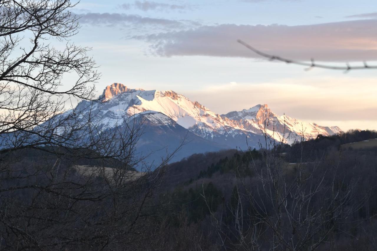 Gite Au Printemps Japonais, Petit Train De La Mure, Parc Des Ecrins Pierre-Chatel المظهر الخارجي الصورة