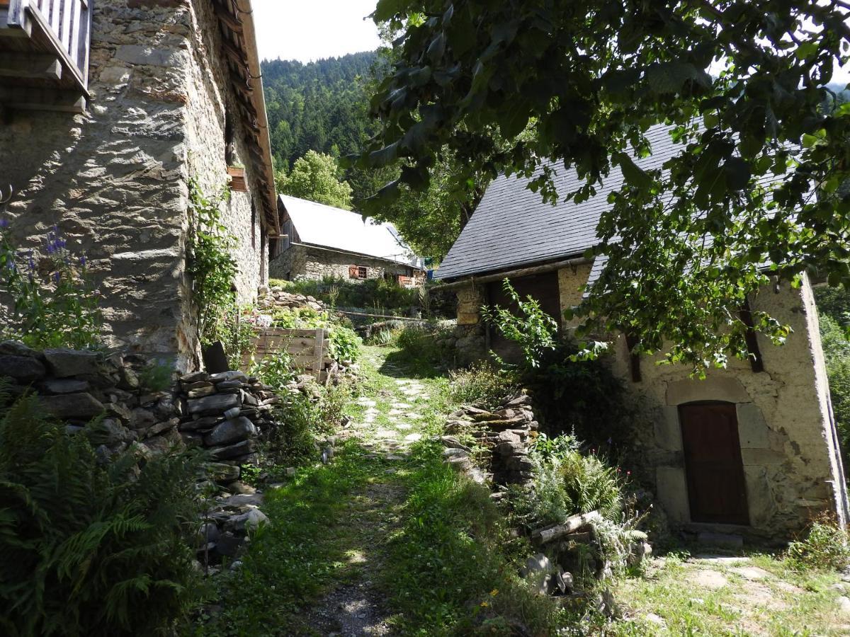 Gite Au Printemps Japonais, Petit Train De La Mure, Parc Des Ecrins Pierre-Chatel المظهر الخارجي الصورة