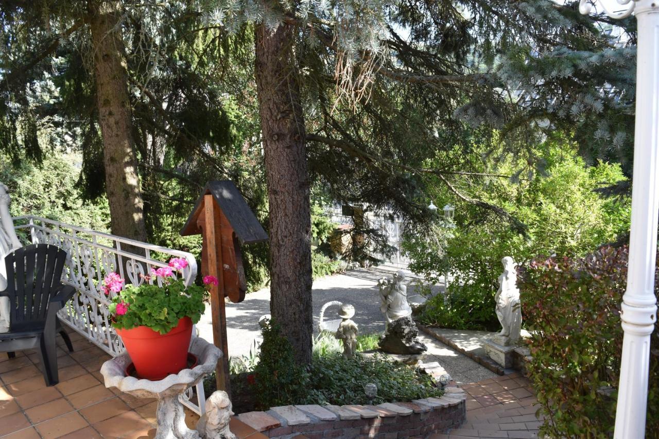 Gite Au Printemps Japonais, Petit Train De La Mure, Parc Des Ecrins Pierre-Chatel المظهر الخارجي الصورة