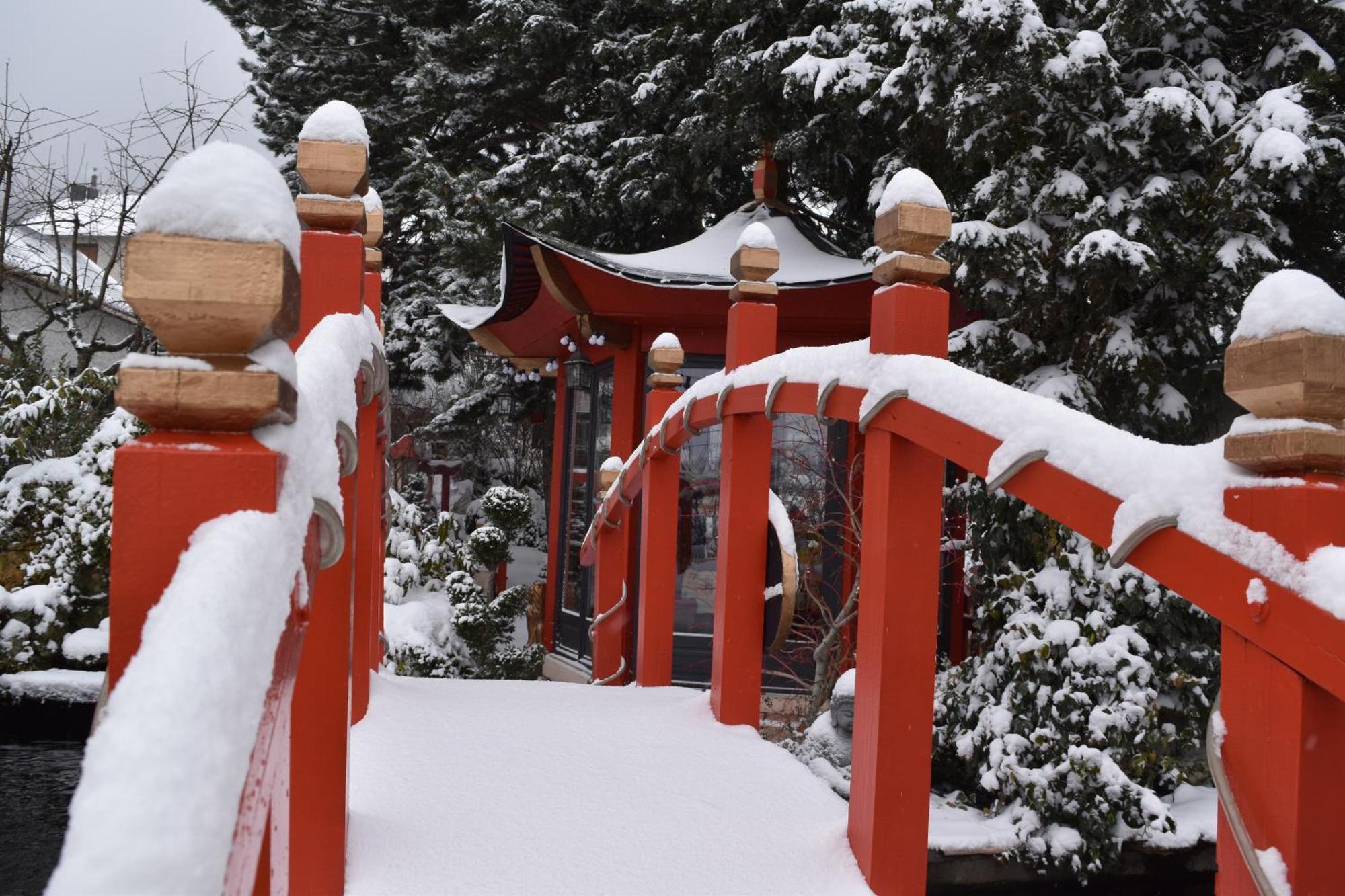Gite Au Printemps Japonais, Petit Train De La Mure, Parc Des Ecrins Pierre-Chatel المظهر الخارجي الصورة
